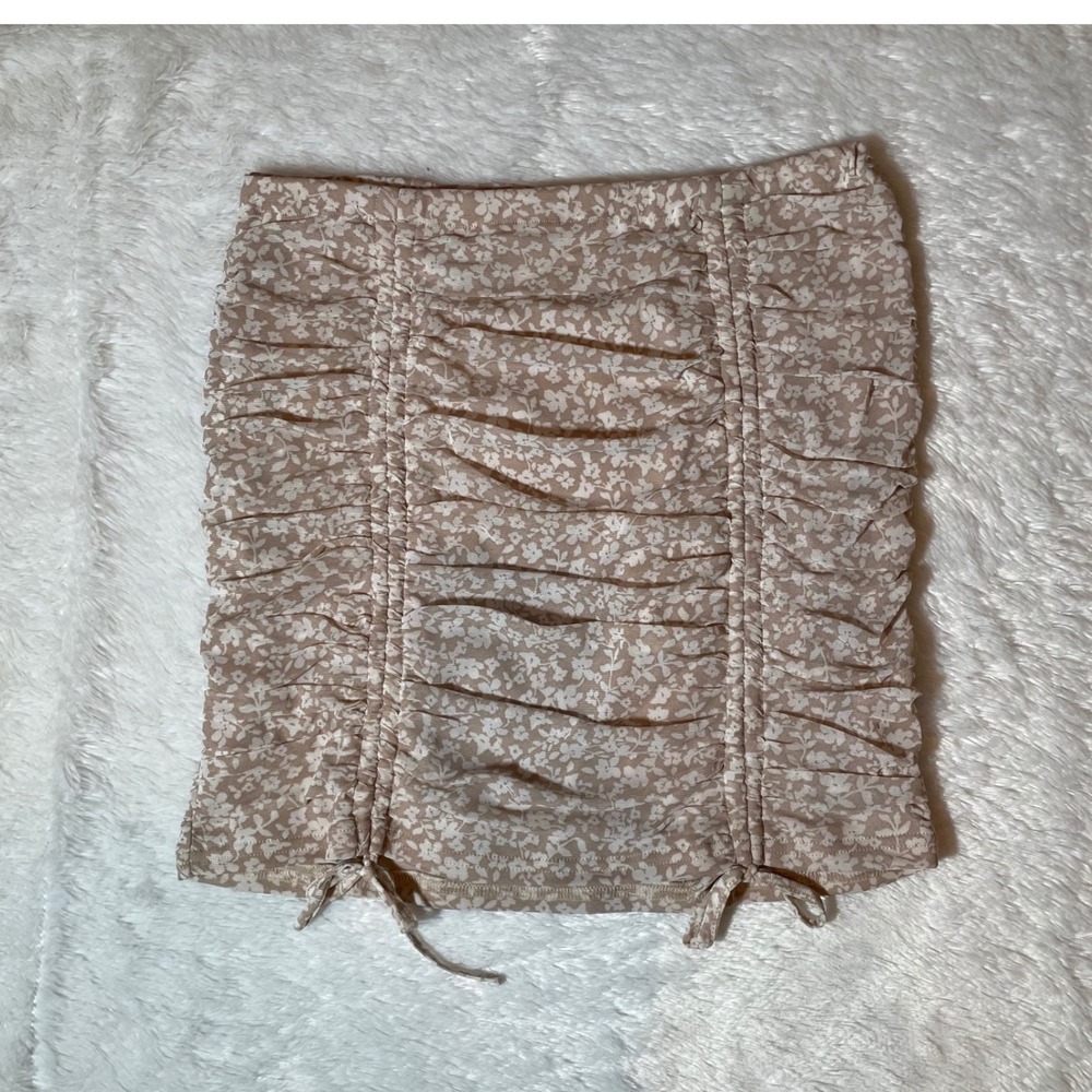 Le Lis Collection Tan Floral Ruched Mini Skirt Medium Womens Boho Mesh Dainty